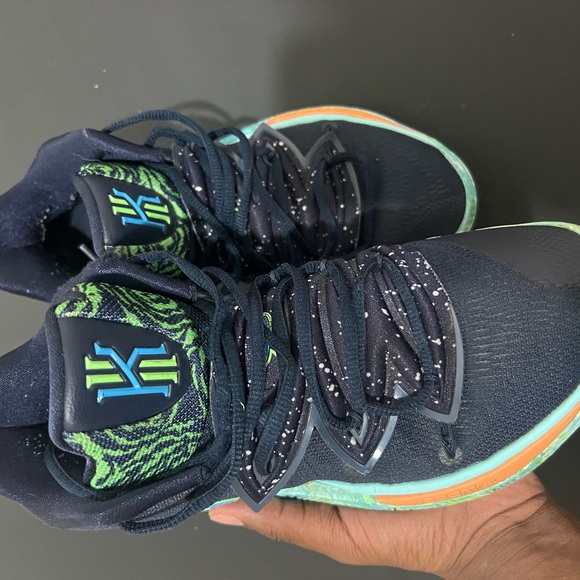 Nike Kyrie 5 UFO Size: 9 $250 - Picture 7 of 9